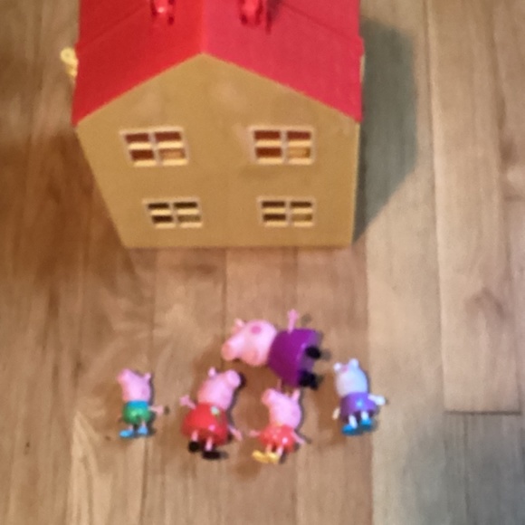 Peppa Pig House Set Toy foldable Yellow and Red 12" + 2 figures - Picture 2 of 2